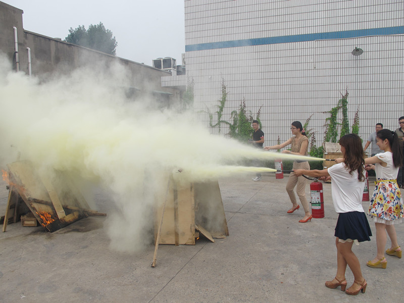 人人參與消防-共創(chuàng)平安和諧-益和熱力公司開(kāi)展消防、逃生演練