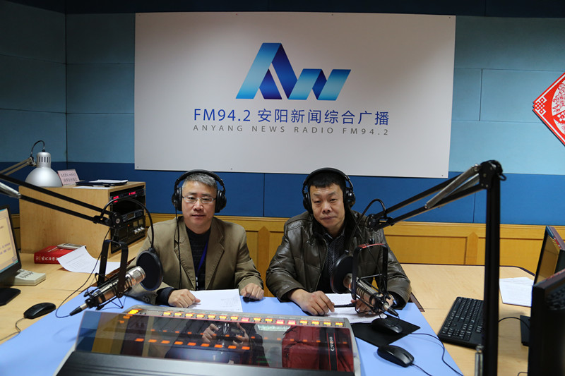 益和熱力公司董事長(zhǎng)、總經(jīng)理?xiàng)钣婪逶谖沂芯W(wǎng)上市民之家與廣大用戶群眾及網(wǎng)友進(jìn)行了在線交流溝通